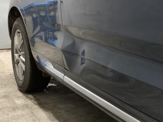 Wypychanie wgnieceń bez lakierowania w karoserii Volvo XC60