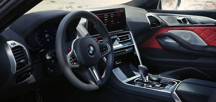 BMW m850i - naprawa maski