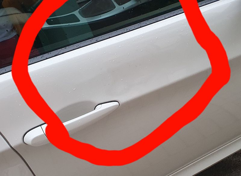 usuwanie wgnieceń w drzwiach samochodu metodą PDR