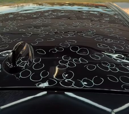 Dach samochodu po gradobiciu - wymieniać czy naprawiać?